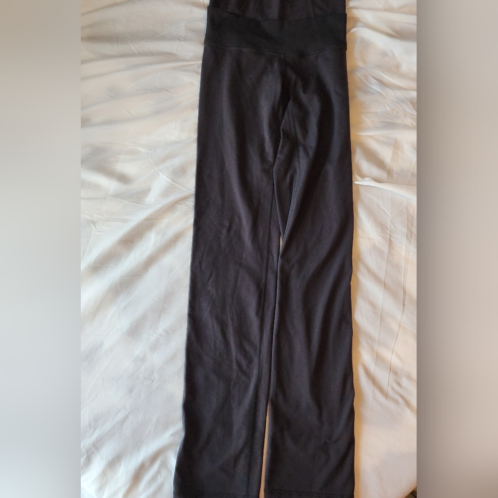 Lululemon straight leg leggings. Size 6